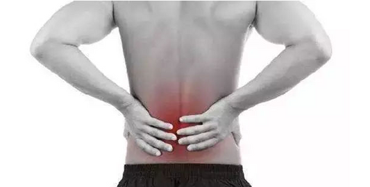 Warum bekommen junge Menschen Rückenschmerzen?