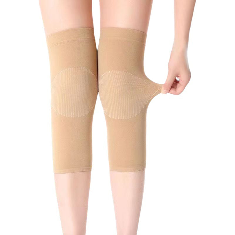 Lange, gestrickte Kniebandagen in Beige