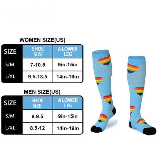 Blaue Kompressionsstrümpfe mit Regenbogenherzen