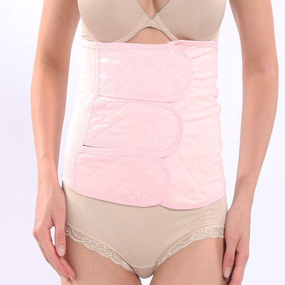 Rosa Bauchbandage nach der Geburt mit mehreren Lagen