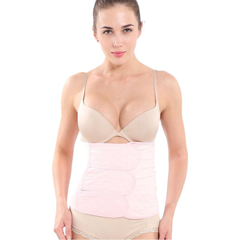 Rosa Bauchbandage nach der Geburt mit mehreren Lagen