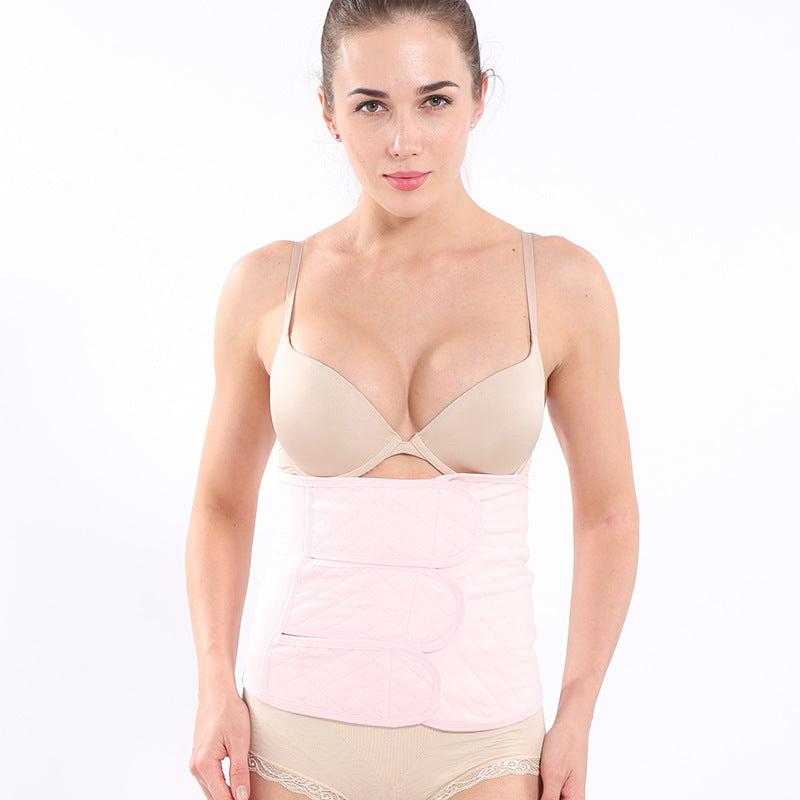 Rosa Bauchbandage nach der Geburt mit mehreren Lagen